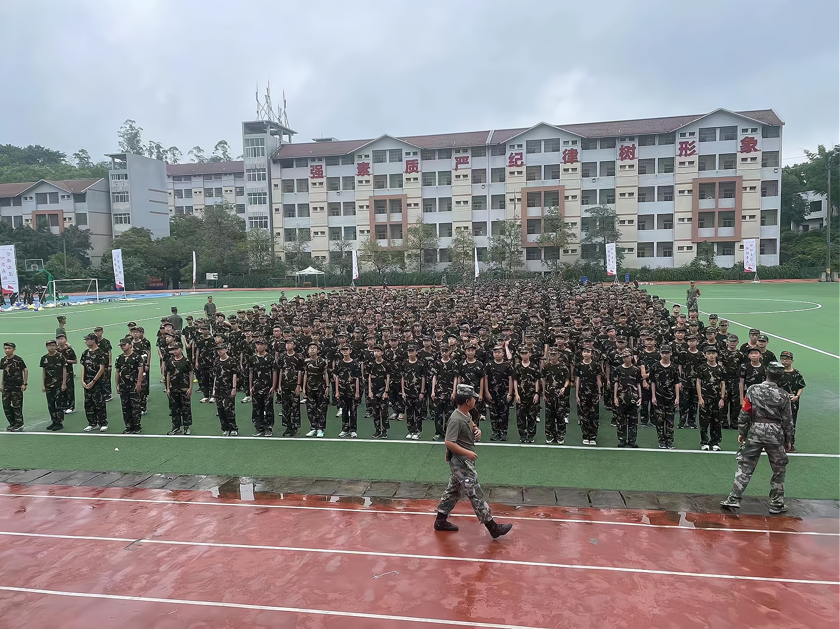全封闭军事化特训：叛逆少年小豪的成功蜕变之路